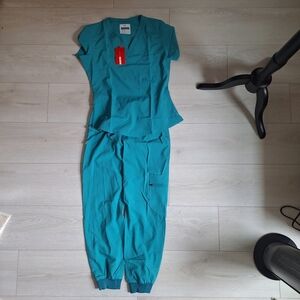 Kanaus NWT Scrubs 2 Piece Small